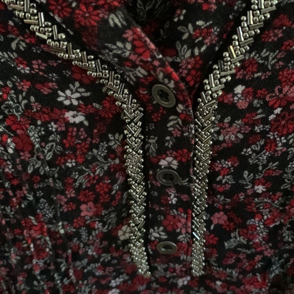 Plus size. Pretty floral top size 2X from Westport. Rayon but loose fit. - Picture 2 of 4